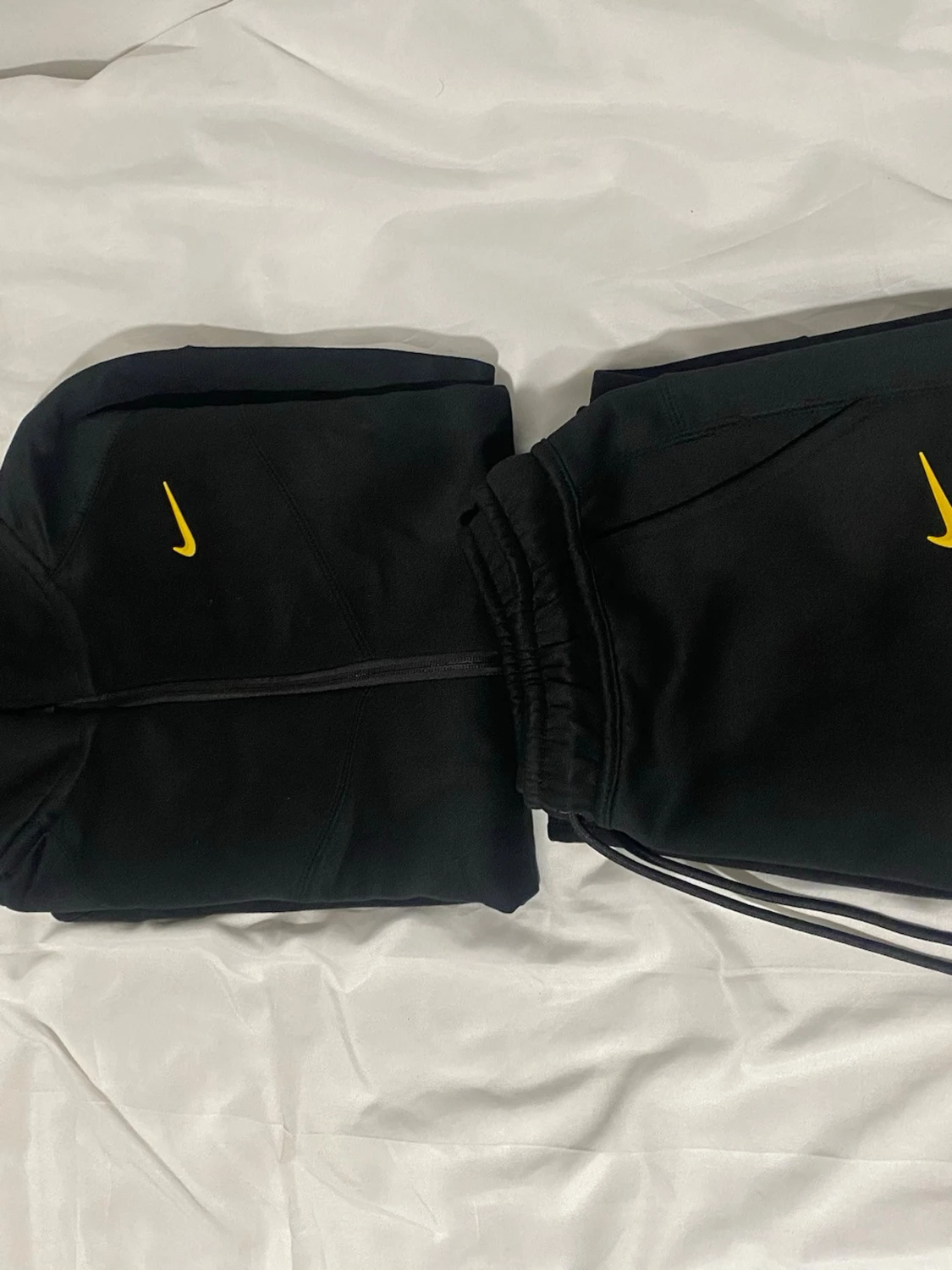 Svart NOCTA x Nike set med gul logga