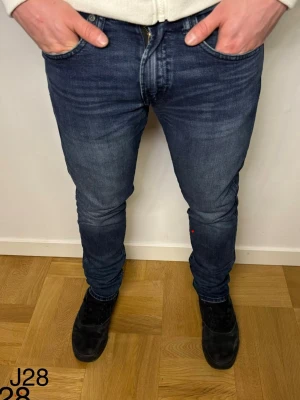 Ralph Lauren jeans  - Ralph Lauren mörkblå jeans med storleken W30 L32. Hör av er kring minsta fundering!