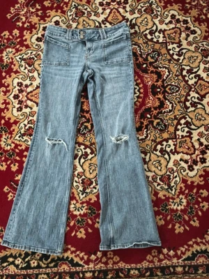 Low waist bootcut jeans - Superfina❤️❤️ midja: 40 cm rakt över, innerbenslängd: 79 cm❤️