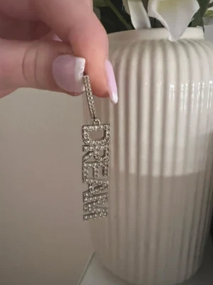 IOAKU örhänge - Säljer detta snygga örhänge från IOAKU💕 inga defekter 💕