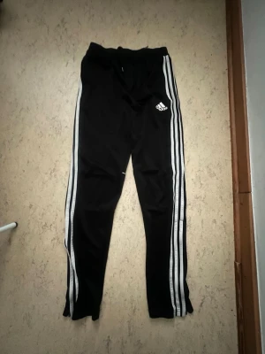 Adidas Jogger pants - Good condition nice and warm 