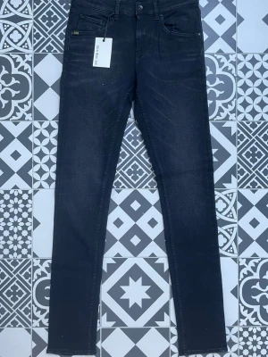 Tiger of Sweden jeans nya - Helt nya jeans ifrån tiger of Sweden med prislappen kvar på. Storleken är W29 L32 modellen är slim. Jeansen är alldrig provade och kvitto kan visas privat