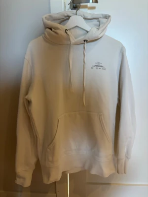 Björn Borg hoodie - Vit Björn Borg hoodie i mycket bra skick. Storlek M säljs på grund av att den är för liten