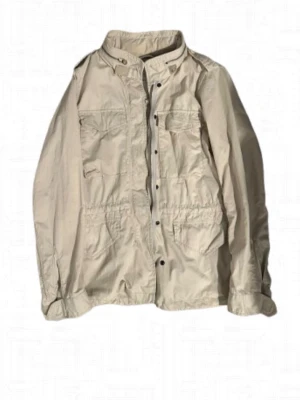 Ralph Lauren Field Jacket - Ralph Lauren Fieldjacket vintage från tidigt 2000-tal i bra skick, jackan är sällsynt och retail ligger på ca 1600 kr. Passar både M/S