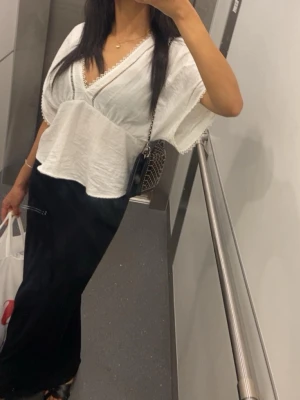 Vit blus med spetsdetaljer - Jättefin vit blus från zara🤍