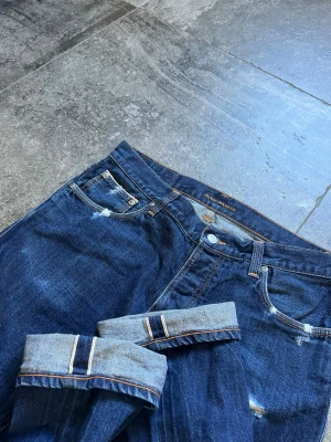 Vintage Flared Selvedge Nudie - Dude dan - yoyoyo! nu säljer jag dessa sjukt feta selvedge nudie i modellen dude dan.🫡 de är i strlk 32/30 men bör passa någon som är mellan 30 och 32 i längd också 👏 tveka inte på att skriva ifall ni har frågor🥰