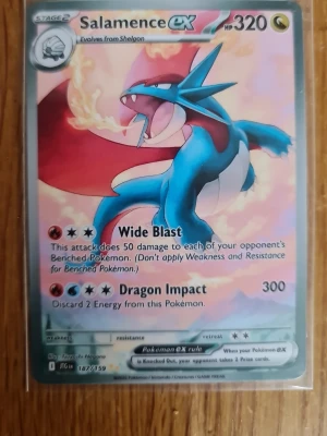 Salamence EX Pokémonkort ( proxy ) - Salamence EX ( proxy card) perfect for use on battles and turnaments. HP 320 attack 300 with special abilities. More powerful than charizard