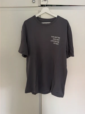 Mörkgrå t-shirt från Massimo Dutti  - Mörkgrå t-shirt från Massimo Dutti 