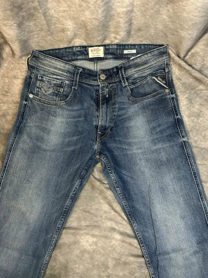 Replay anbass jeans - Mycket fint skick | Size 31/32 | fraktar inom 24 timmar | för att köpa klicka ”köp nu” | vid frågor eller funderingar är det bara att skicka ett meddelande | följare får bättre rabatter🙌