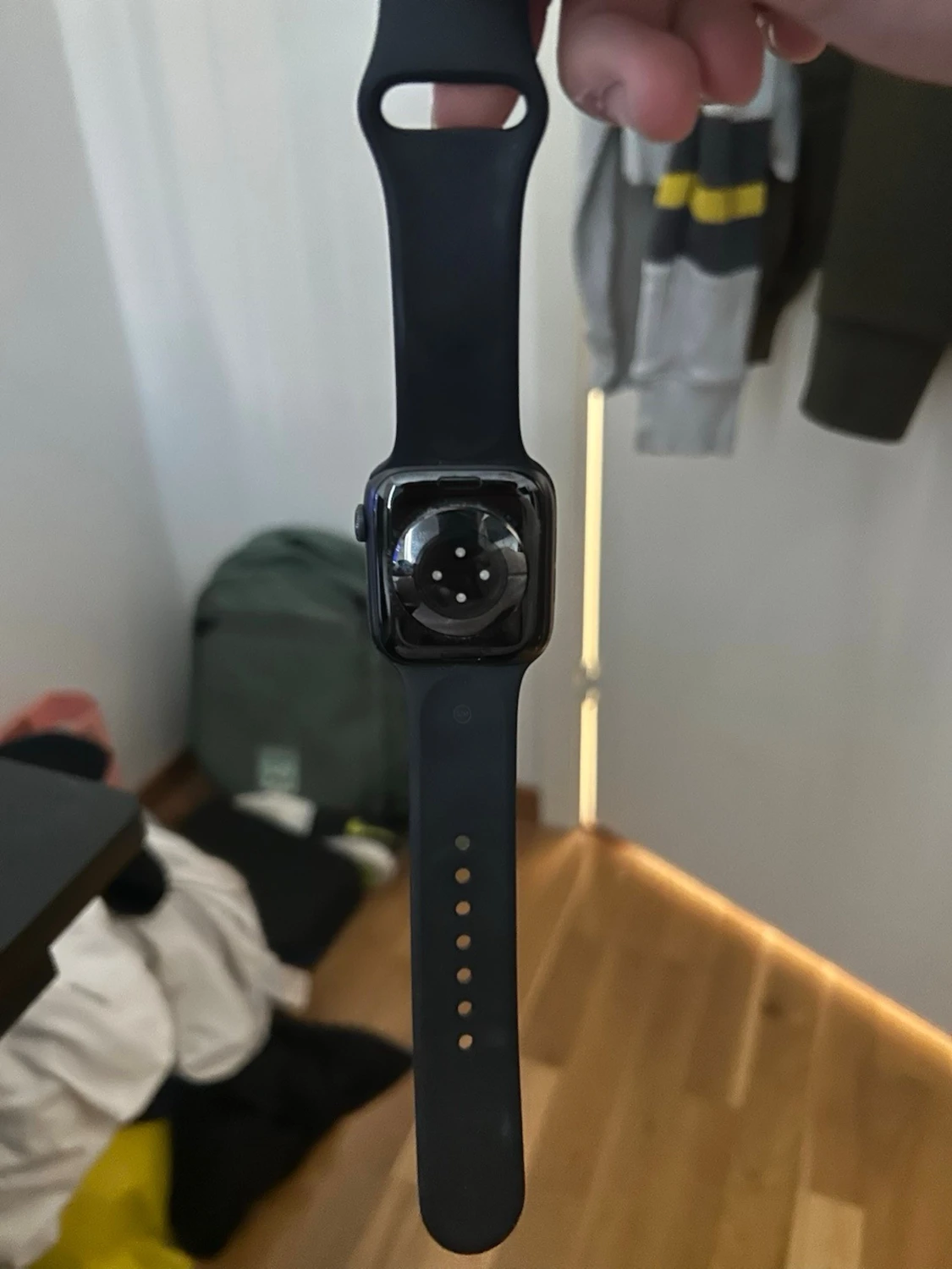 Svart Apple Watch med silikonarmband - 1