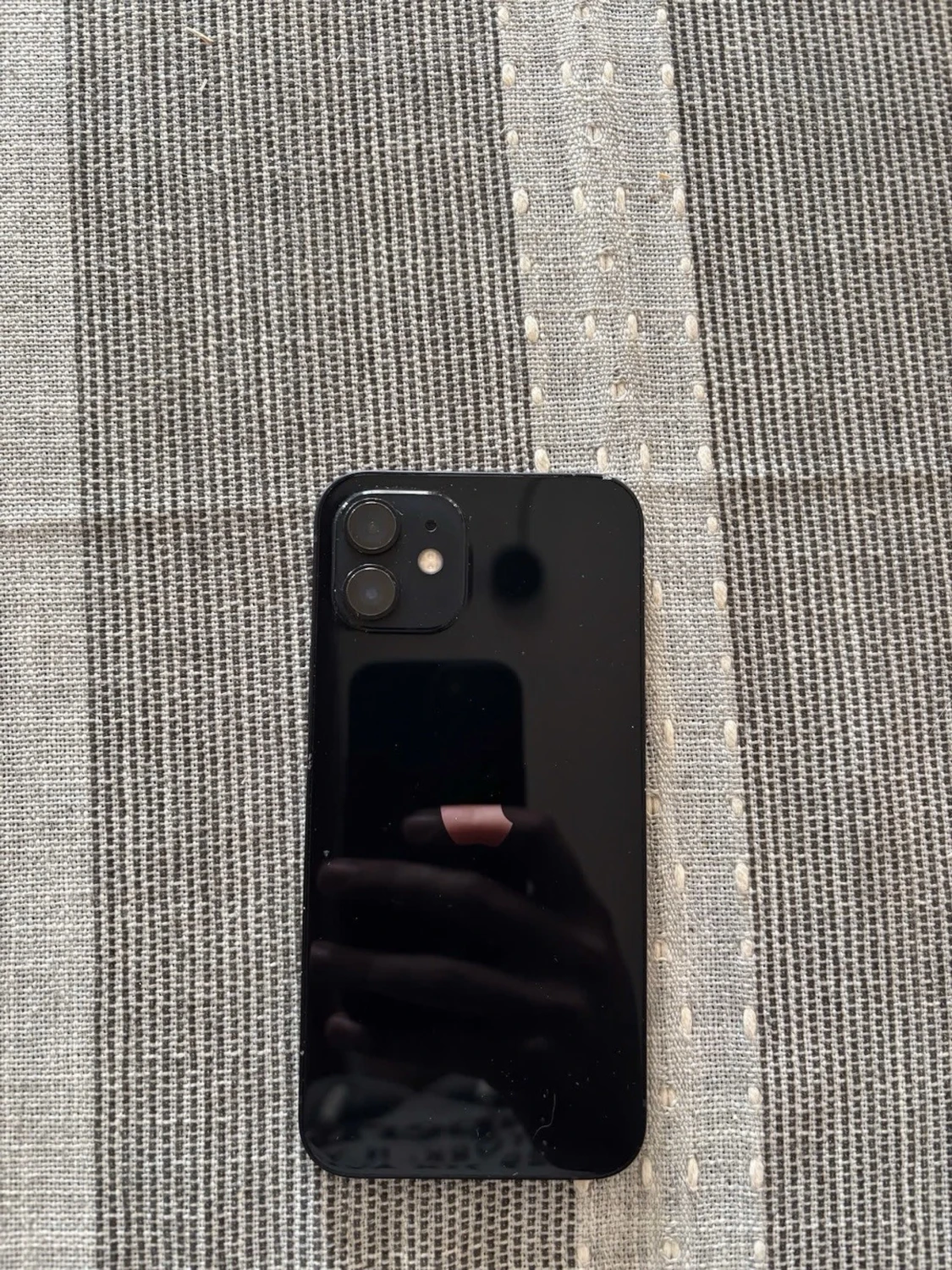 Svart iPhone 12 med originalkartong - 2