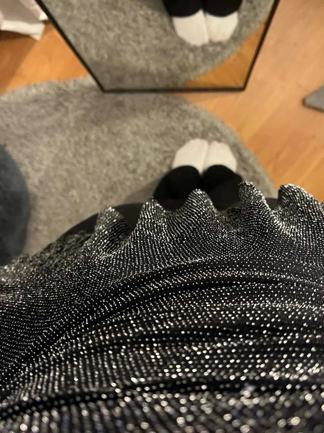 Glittrig svart ärmlös topp - 3