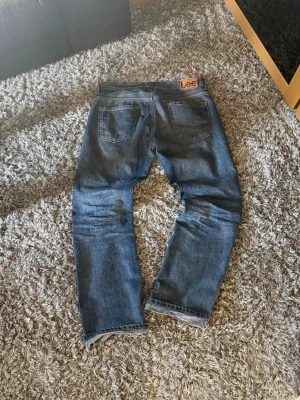 Lee Jeans Vintage - Säljer mina Lee jeans som fått fina fades. Storleken är W32 L32. Hör av dig vid frågor!