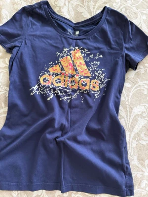 Adidas t-shirt - Adidas size Xs