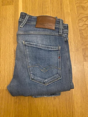 Replay anbass jeans - Replay anbass i storlek W31 L32| I mycket bra skick, skriv vid funderingar!