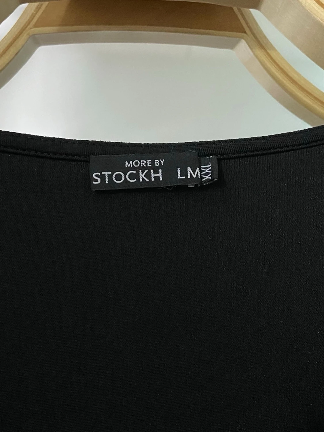 Svart ärmlös klänning - 3