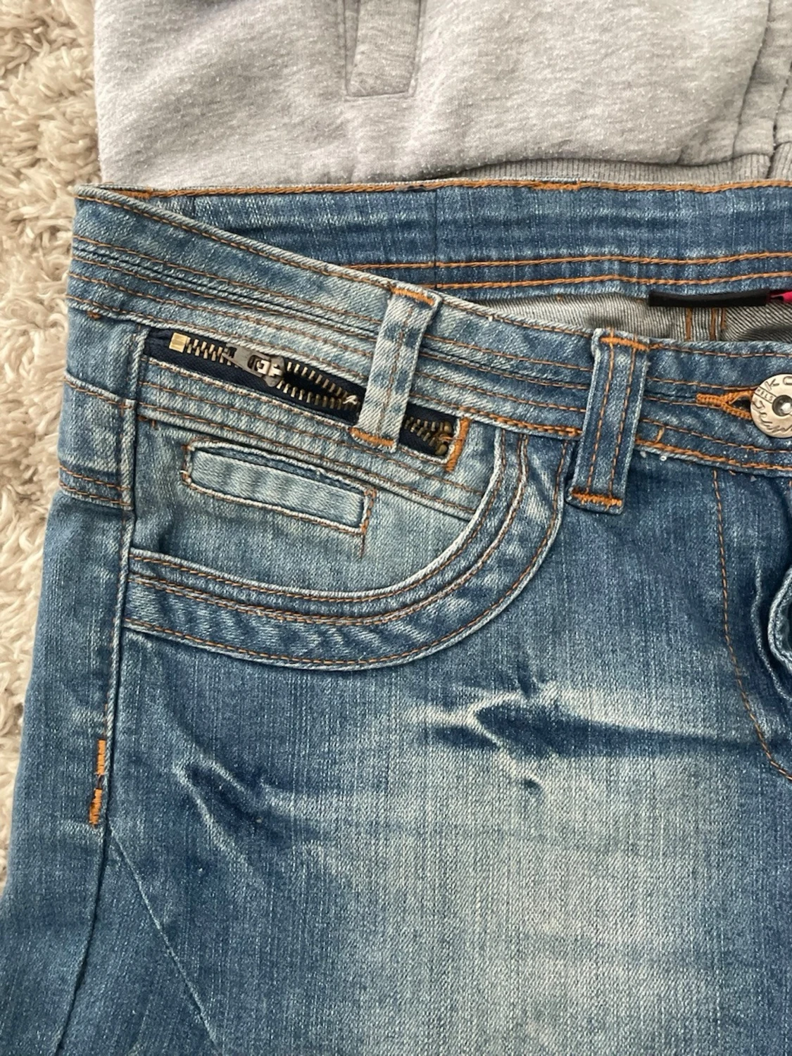 Blå slitna jeans med raka ben - 4
