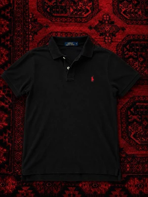 Klassisk Ralph Lauren pike  - Snygg och klassisk piké från Ralph Lauren, perfekt för sommar outfits. | skick 8/10 utan defekter | storlek : S men sitter mer som XS | passform : slim fit | tvättas och fräschas upp innan frakt | pris går att diskutera vid snabbaffär / bundle köp 💯🤝