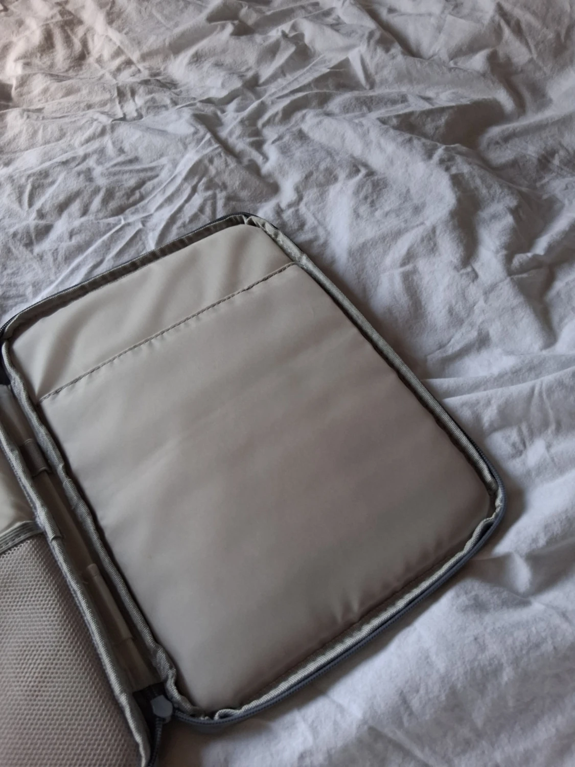 Ljusgrå laptopväska med dragkedja - 2
