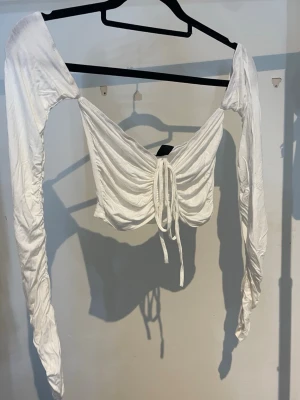 Off-shoulder topp - En kort off-shoulder topp från Shein, storlek XS.