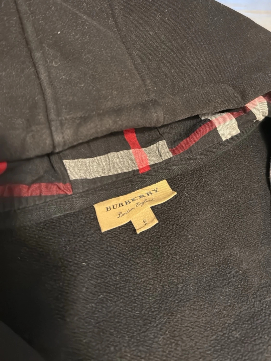 Svart hoodie från Burberry med dragkedja - 1