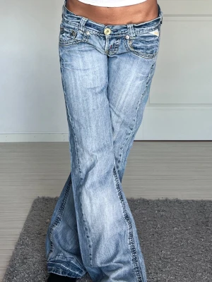 Replay jeans - Midjemått: 39cm rakt över, innerbenslängd: 82cm 💗