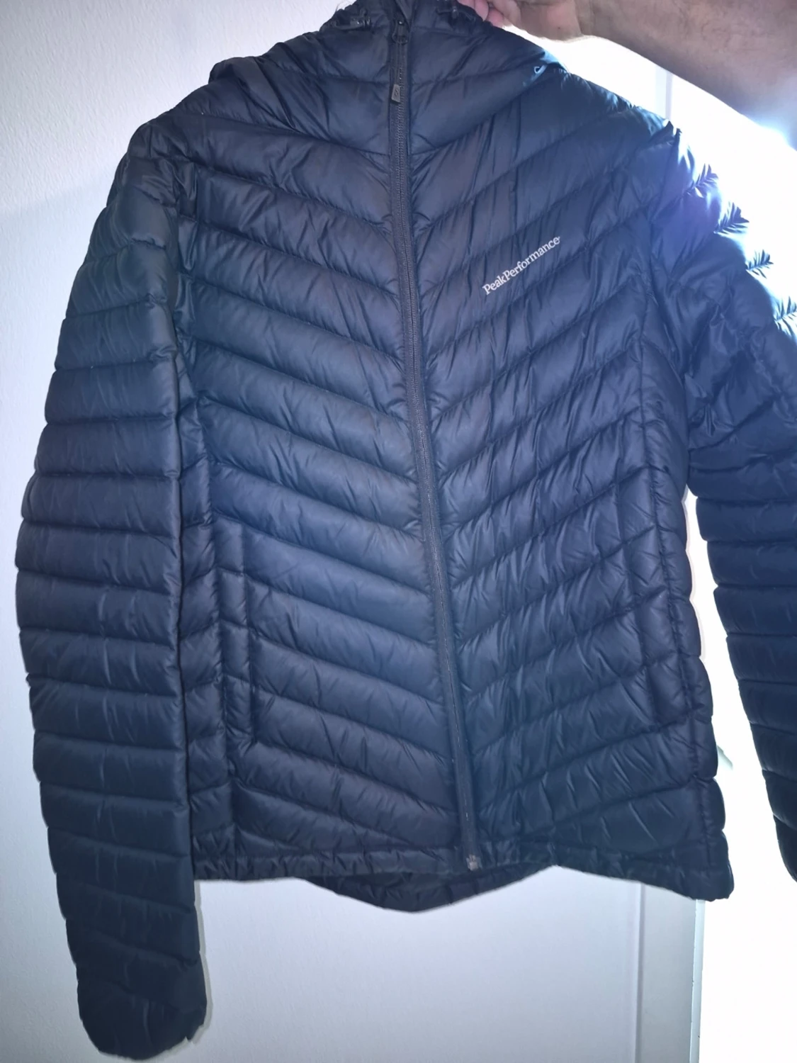 Svart dunjacka från Peak Performance  stl :xl