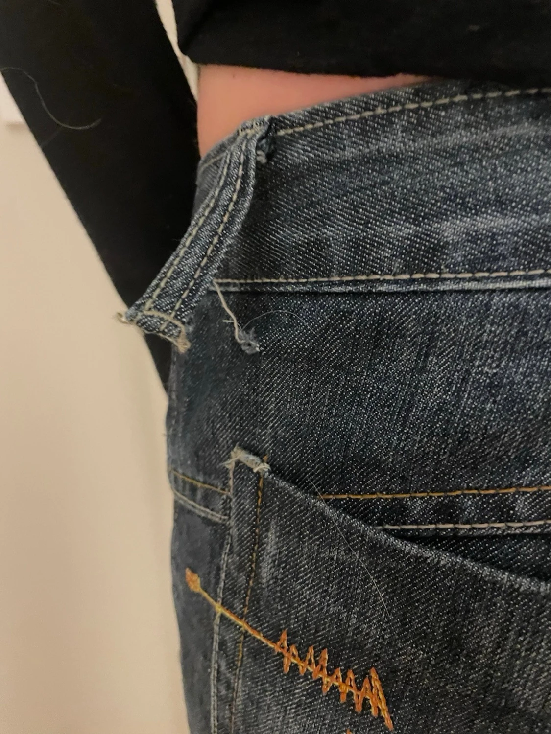 Mörkblå bootcut jeans med brodyr - 2