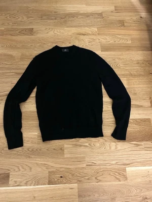 Sweatshirt HM - Snygg sweatshirt från hm i fint skick. Strl S. Hör av er vid minsta lilla fundering