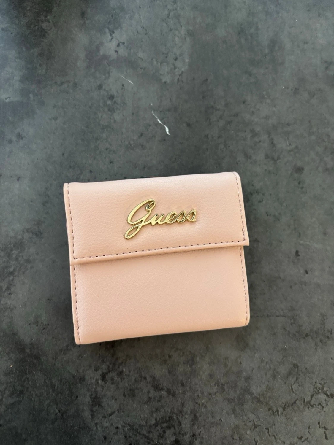 Ljusrosa plånbok från Guess