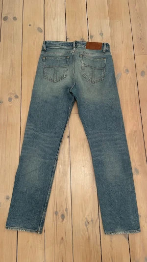 Blå slim fit tiger of sweden jeans - Säljer dessa shyssta jeans från tiger of sweden Strl: 29/30