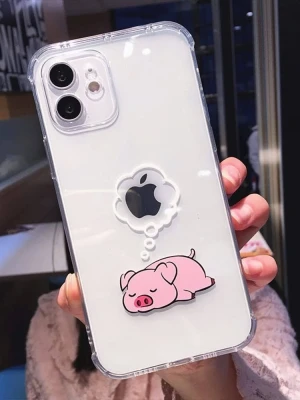 Genomskinligt mobilskal med sovande gris - Säljer ett genomskinligt mobilskal med en söt sovande gris och en tankebubbla runt Apple-loggan. Skalets material är mjuk plast som skyddar mobilen samtidigt som designen är lekfull och unik. Perfekt för dig som vill ha ett gulligt och personligt skal.