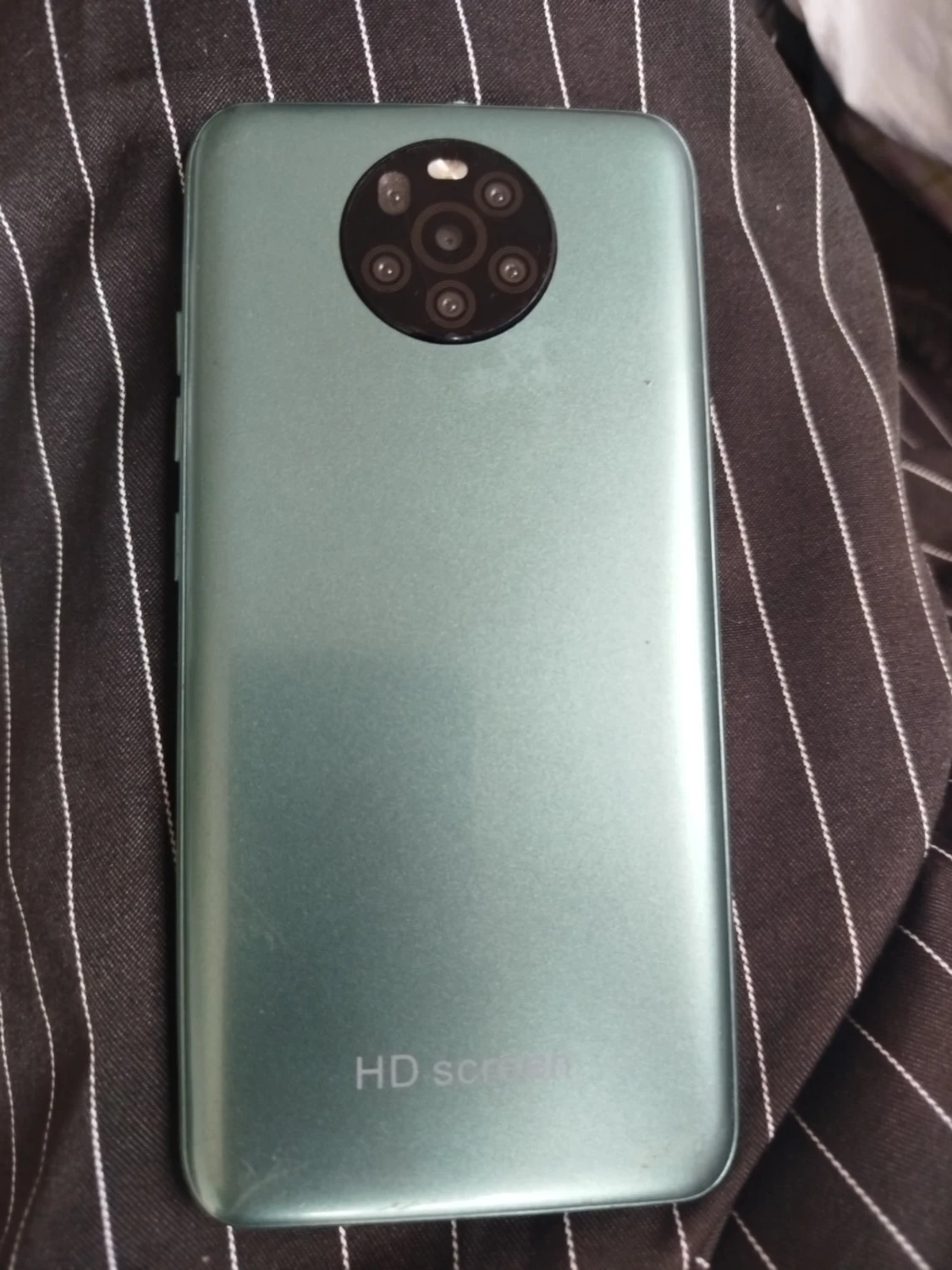 Grön Android-telefon med HD-skärm