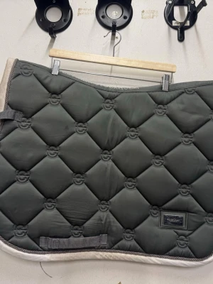 Equestrian Stockholm schabrak  - Equestrian Stockholm Modern gray schabrak 