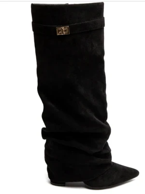  Söker dessa boots💕 -  Söker Storlek 38