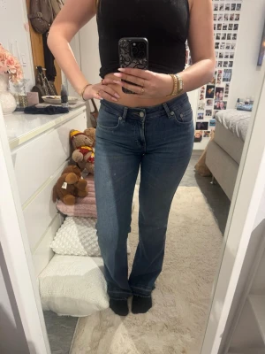 Lager 157 jeans - Säljer ett par super fina low waist bootcut jeans från lager 157 i storlek xs. Nästan aldrig använda!💕
