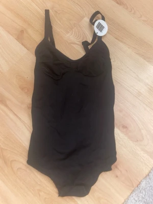 Body New Yorker - Snygg trendig body från New Yorker som jag inte vet om man fortfarande kan köpa. I storlek XS. Bara testad ✨