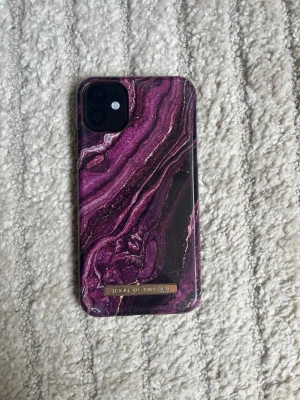 Ideal of sweden mobilskal iPhone 11 - Säljer ett mobilskal från ideal of sweden till en iPhone 11. 