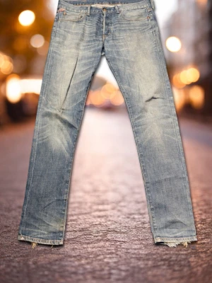 Ralph Lauren Jeans - Säljer ett par riktigt schyssta jeans från Ralph Lauren med sjuka fades i knävecken. Jeansen är i storleken 30/32. Tveka inte på att skriva om du har några funderingar eller om du vill diskutera priset!!