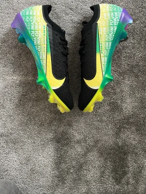 Nike mercurial vapor 16 elite - Vinicius junior Nike mercurial vapor 16 elite.   Helt nya, storlek 41. Box tillkommer, inte påse. 