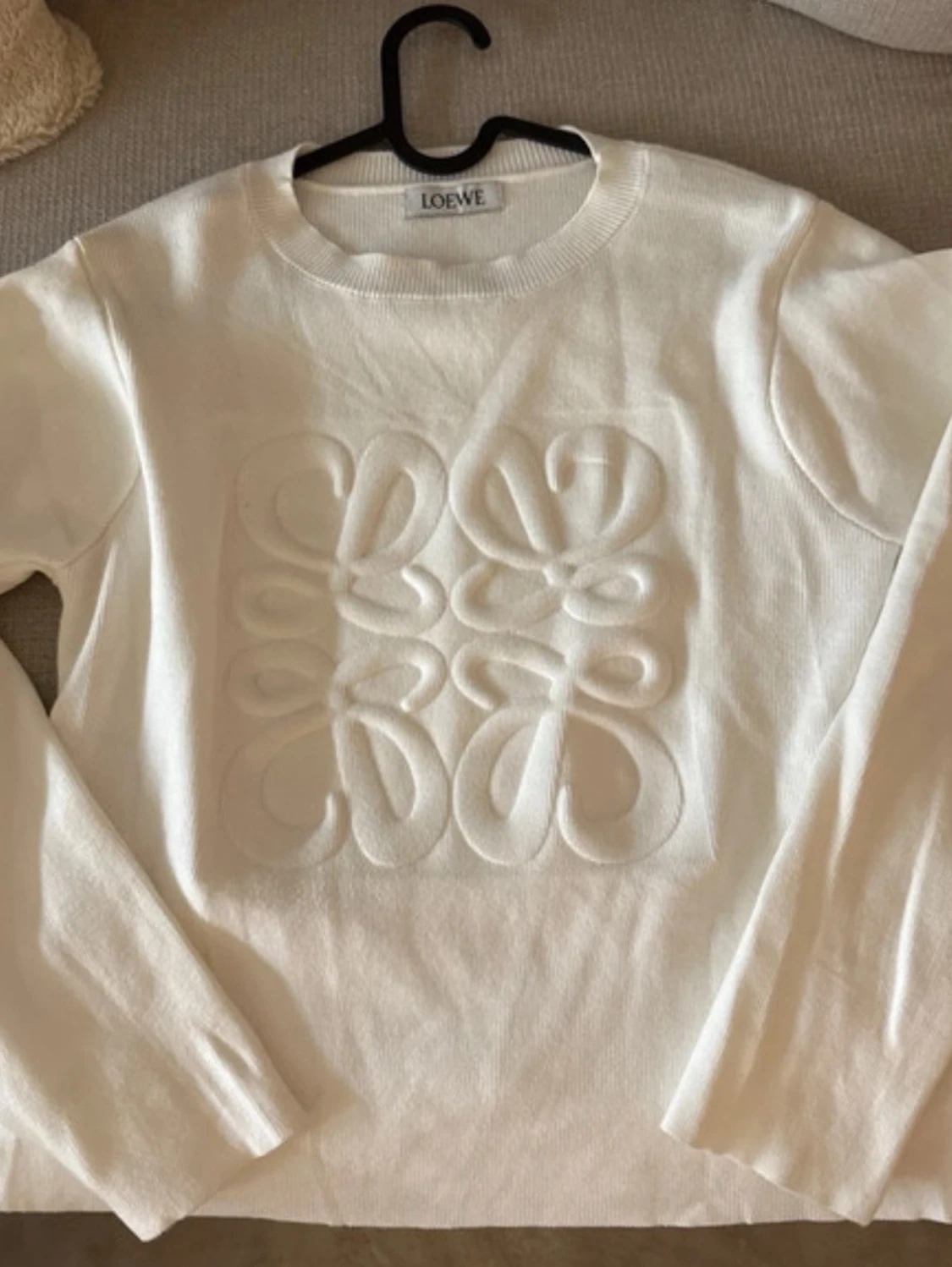 Vit stickad tröja från Loewe