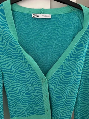 Turkos mönstrad kofta från Zara - Bra skick
