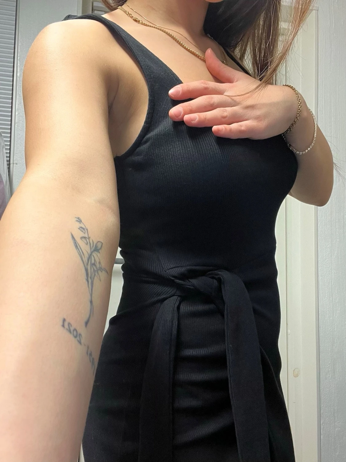 Svart ärmlös klänning med knytband - 3