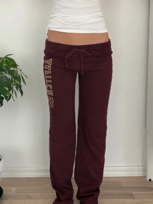 Abercrombie & fitch lågmidjade byxor  - Storlek M. Skickas inom 24h, PostNord prioriteras. Se liknande plagg i min profil! 