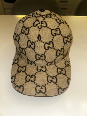 Limited edition  - Limited edition gg keps, S-M, skriv vid minsta lilla