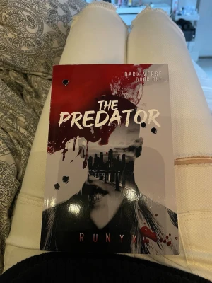 The Predator av Runyx - Säljer boken 'The Predator' av Runyx, första delen i Dark verse serien. Har tagits väl hand om och inga defekter utom baksidan där lite av utsidan har försvunnit men inget man märker stort av, vid fler frågor elr bilder skriv privat💕
