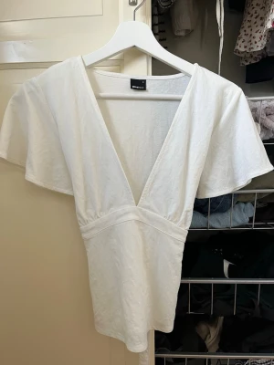 Vit blus ifrån Gina Tricot - Superfin!