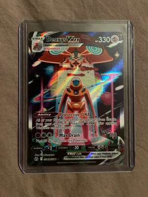 Deoxys VMAX GG45/GG70 - Pokémon kort - Pokémon kort i perfekt nyskick, inga defekter. Är öppen för prisförslag.