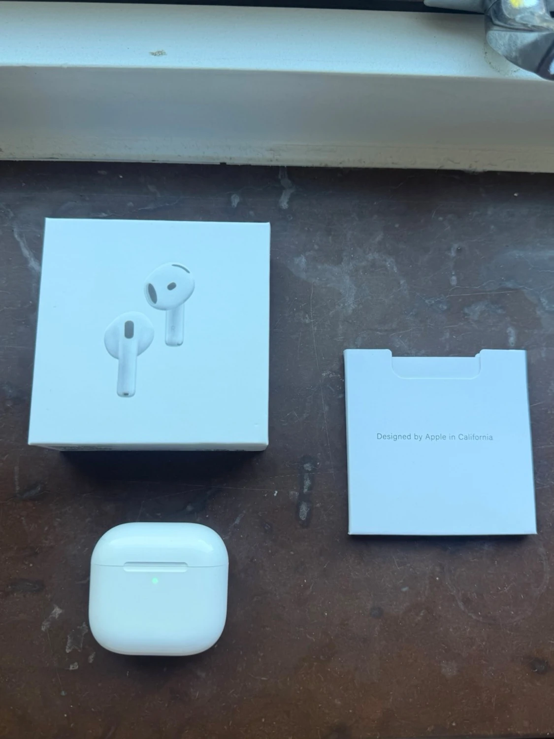 Apple AirPods med laddningsetui - 1