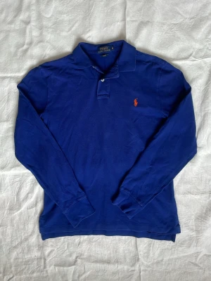 Marinblå Ralph lauren tröja | M - Snygg långärmad piké från Polo Ralph Lauren | Skick: Mycket bra | Strl: M | Hör av dig vid funderingar⁉️ 